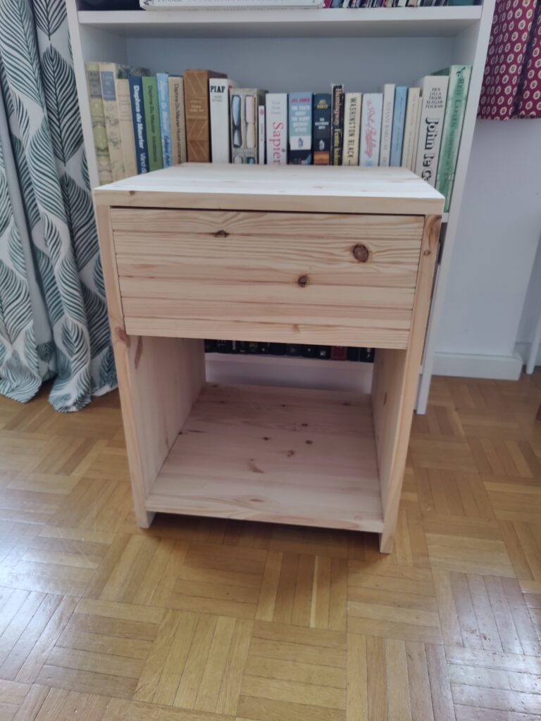 Night stand with drawer