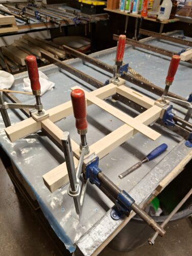 Gluing process stool