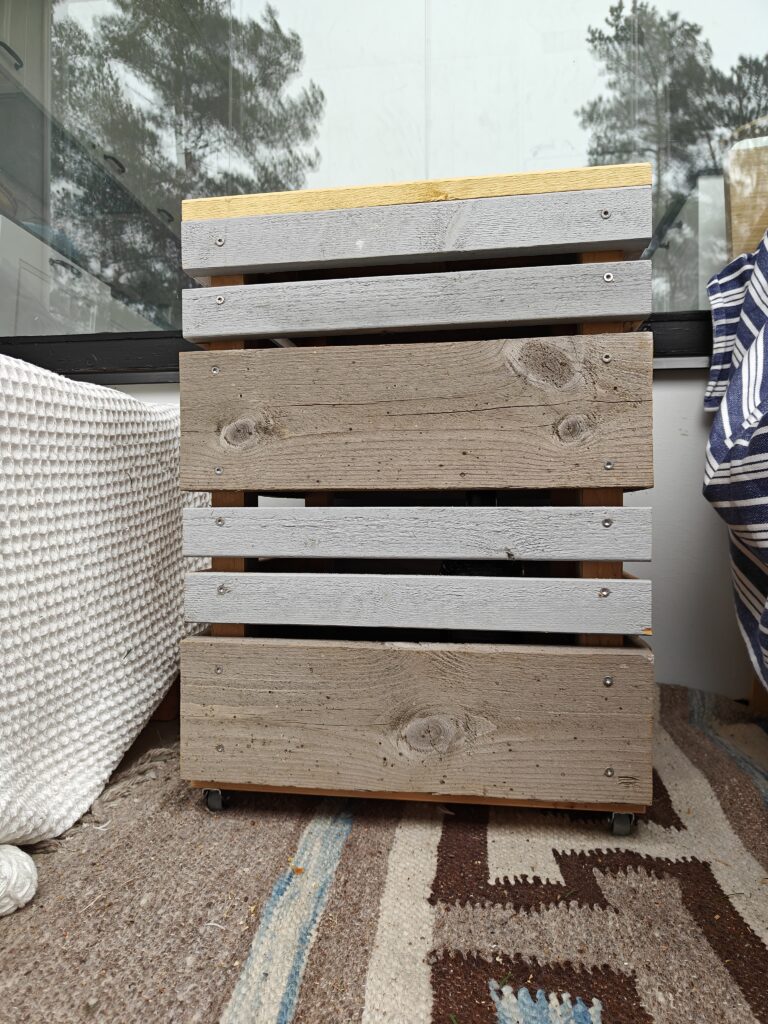 Small storage box front