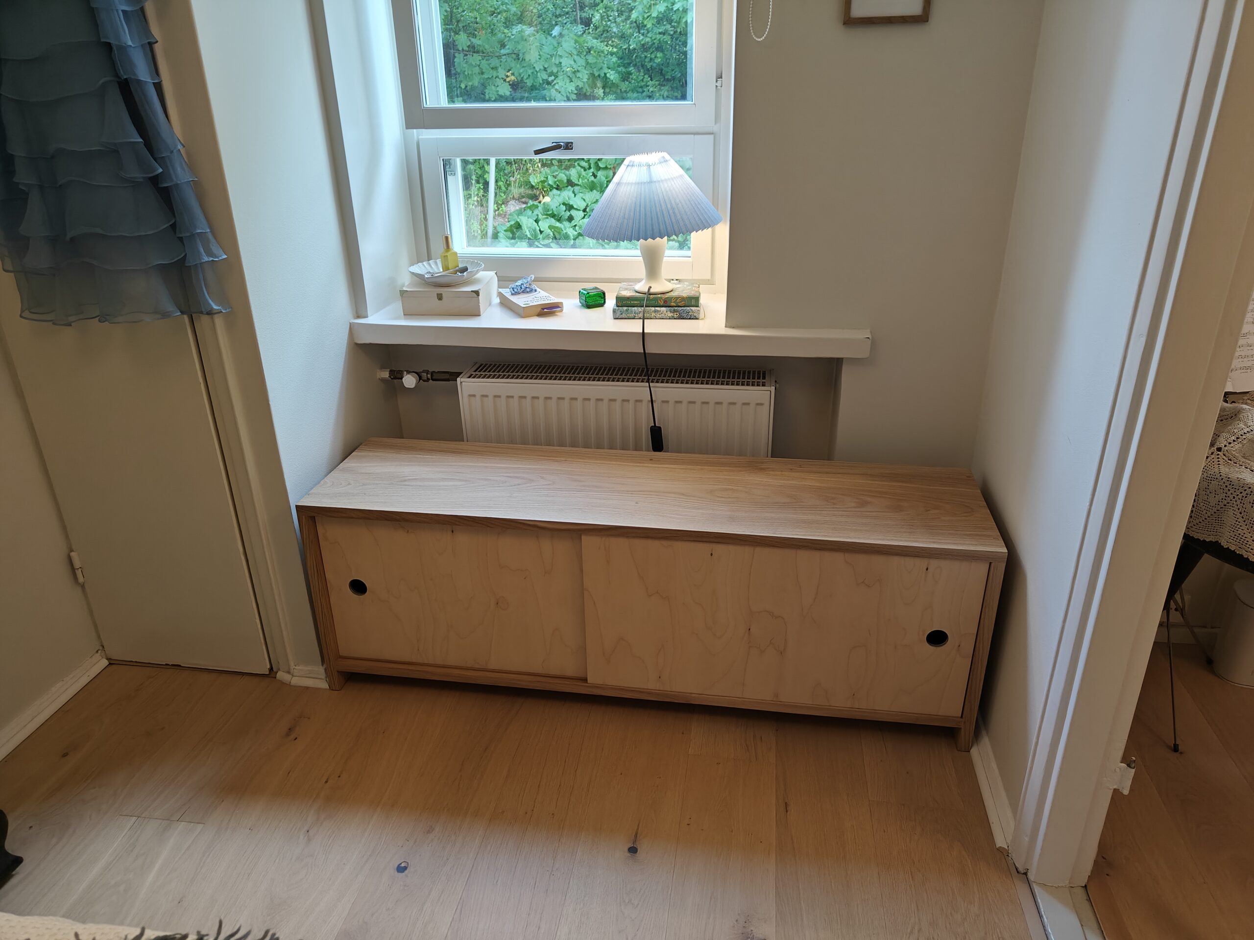Oak bench with sliding doors